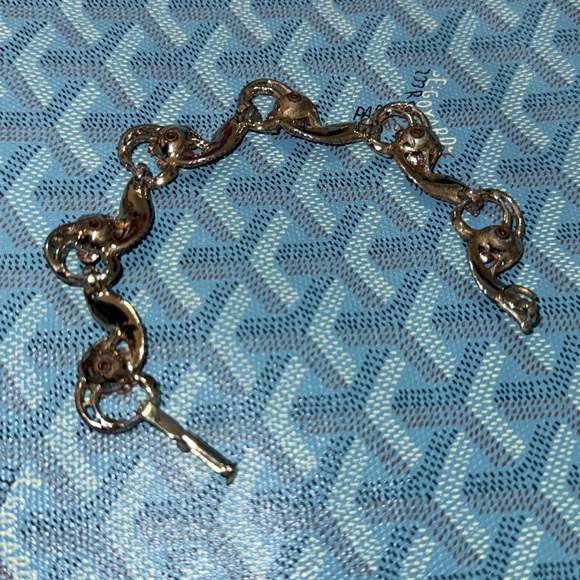 Elegant Gold and Pink Bracelet - Picture 3 of 3